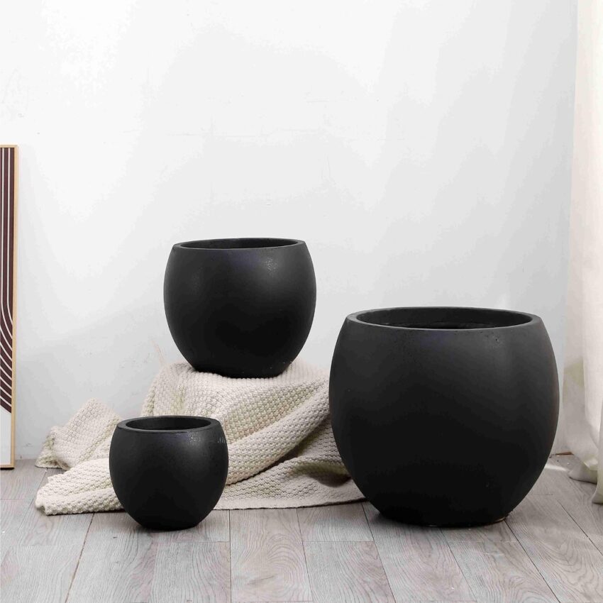 Leo Black oxide plant pot